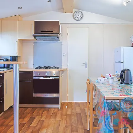 Mobilhome équipé Bois Masson Camping *